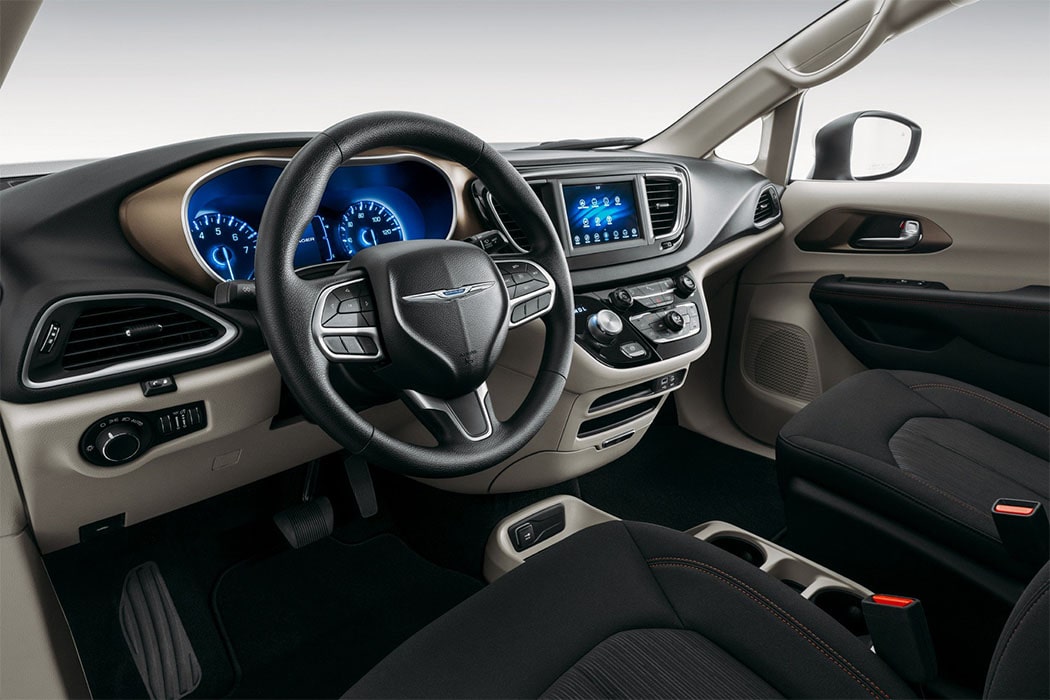 Описание автомобиля Chrysler Voyager 2020