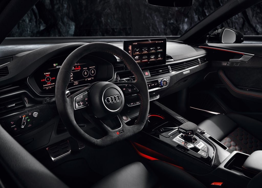 Описание автомобиля Audi RS 4 Avant 2020