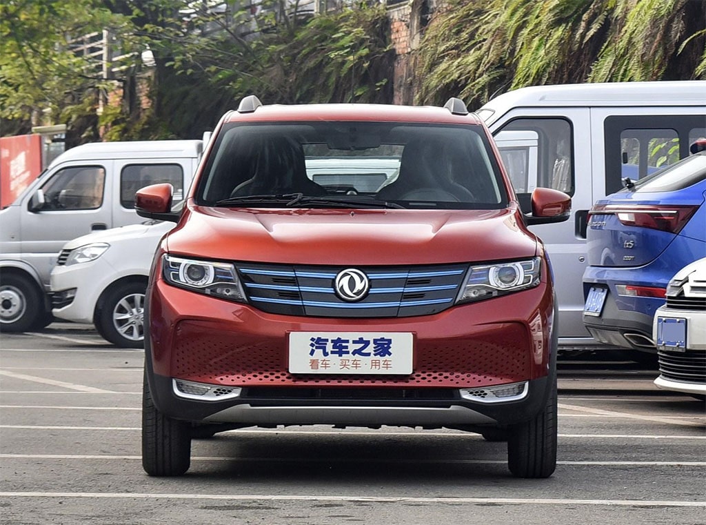 Описание автомобиля Dongfeng E1 2020