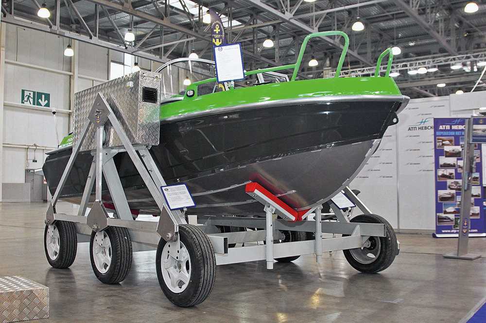 Прицепы для катеров и плавучий трансформер: что показали на Moscow Boat Show