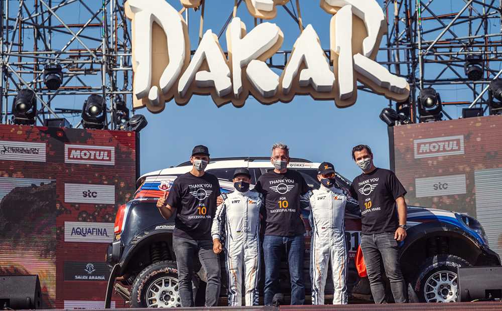 Русские на «Дакаре»: как сжечь автомобиль на тренировке, пробить 17 колёс в гонке, но дойти до финиша