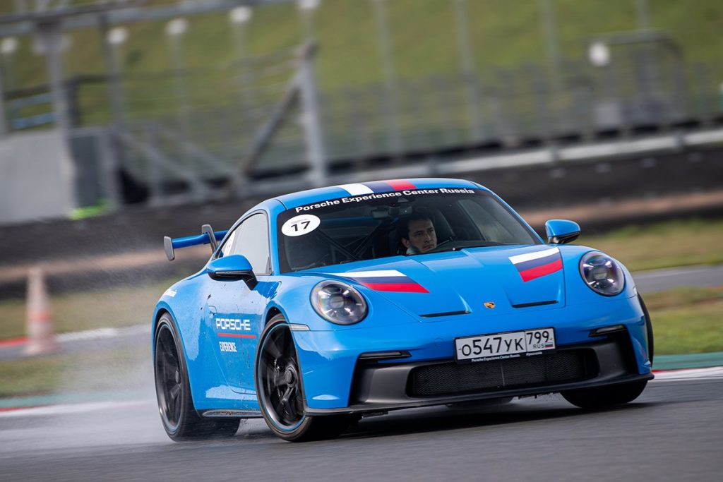 Почему Porsche 911 GT3 – это царь автодромов: сравнил с Cayman GT4 и сделал выводы